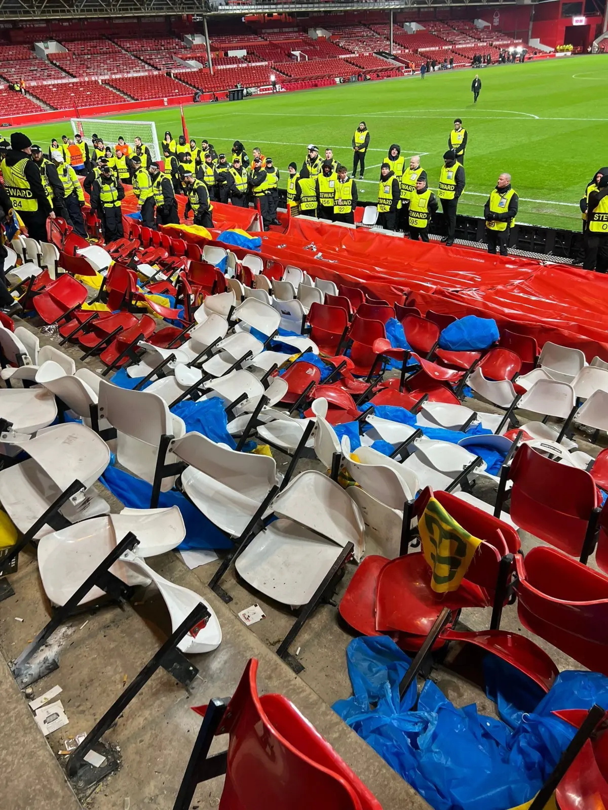 Imagem de contexto do artigo Adeptos do Fenerbahçe causaram estragos em bancada do estádio do Nottingham Forest