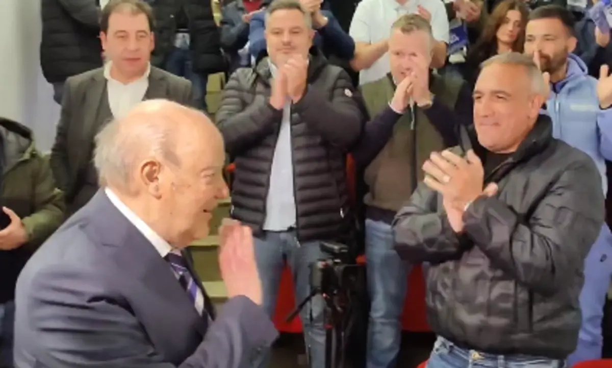 Imagem de contexto do artigo Pinto da Costa recebido em Felgueiras com hino do FC Porto e casa cheia