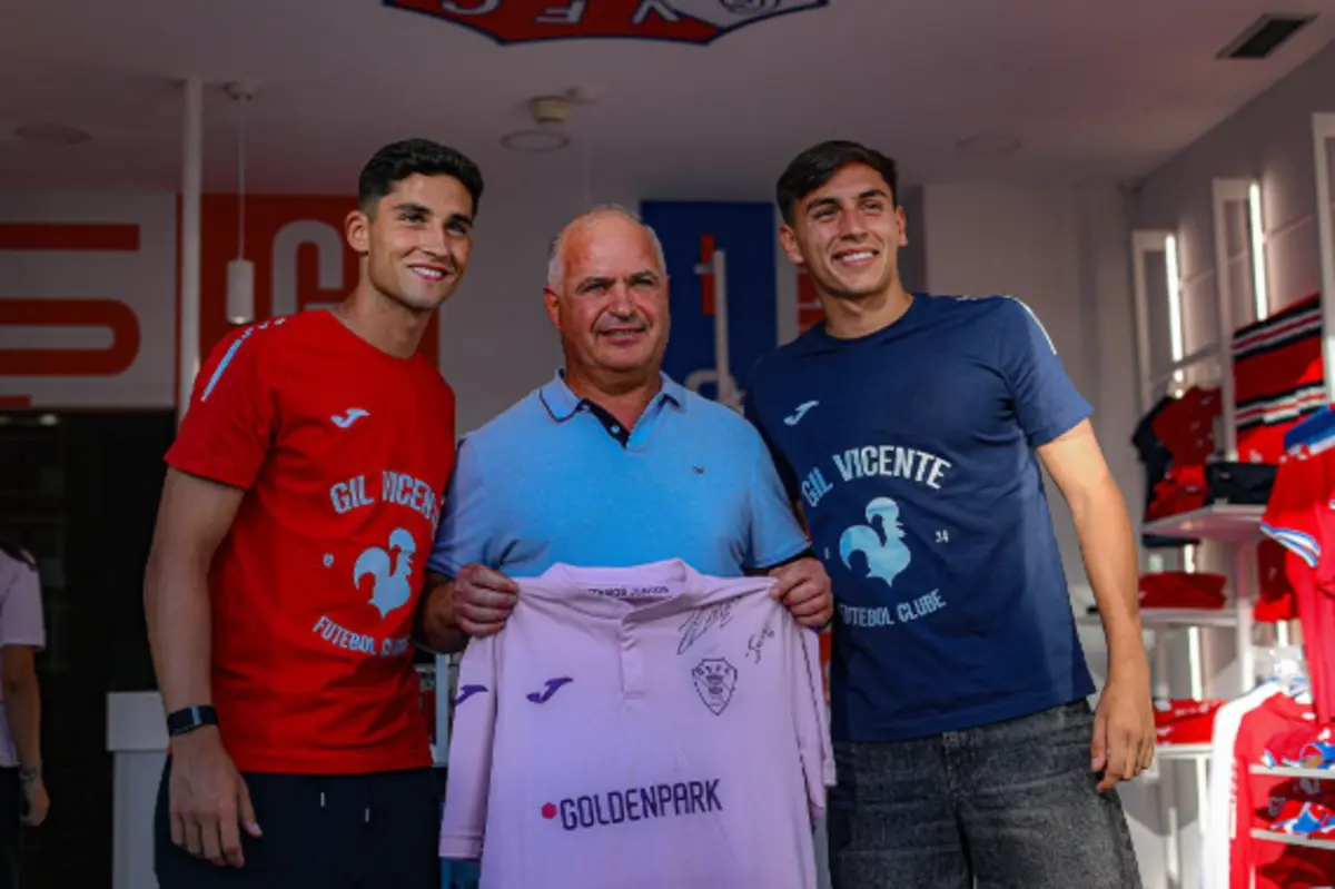 Zé Carlos à esquerda (Créditos: Gil Vicente)