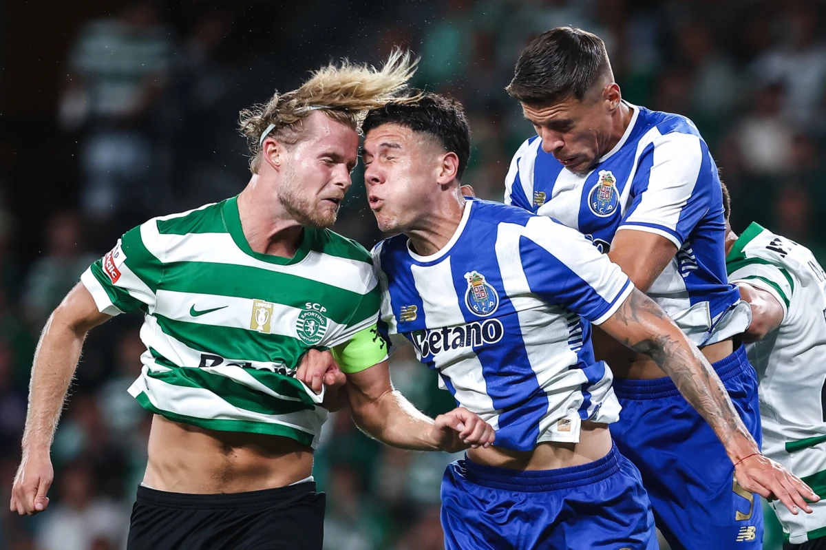 Jan Bednarek e Nehuén Pérez no Sporting-FC Porto (Créditos: LUSA)