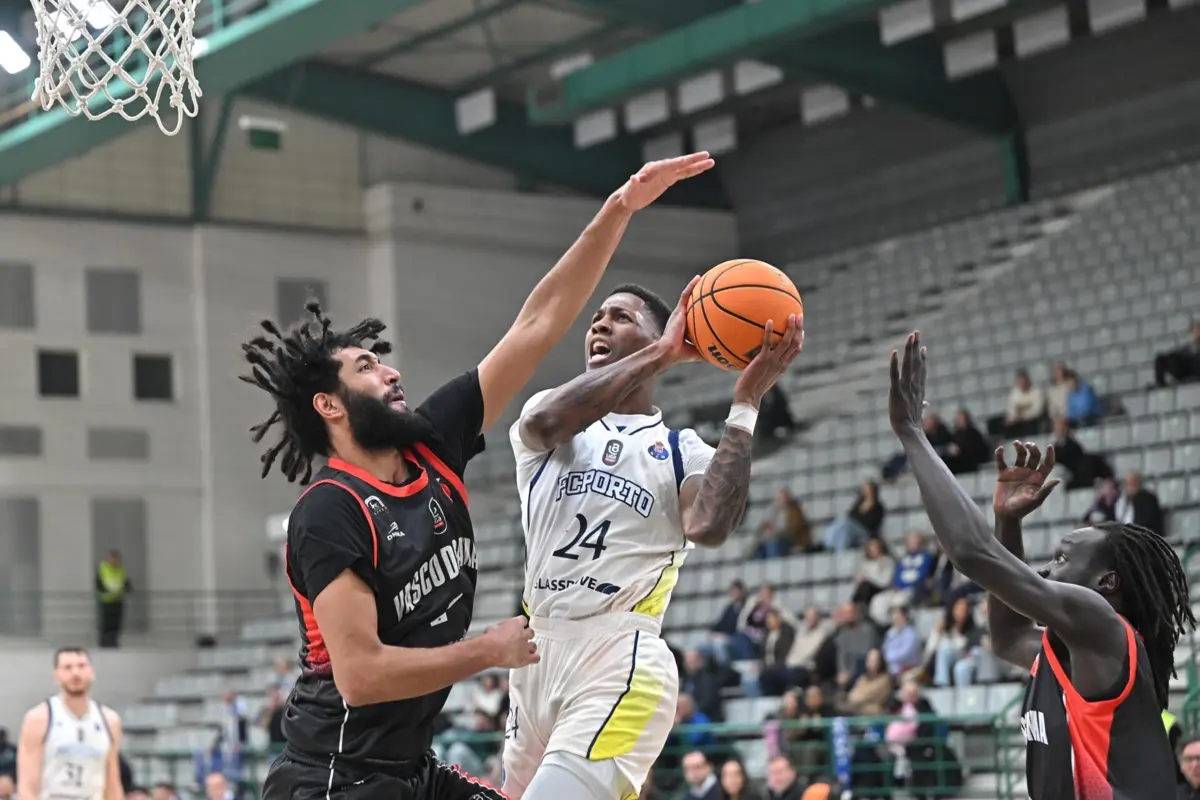 Matosinhos, 28/ 01/ 2026 - O SC Vasco da Gama recebeu esta noite, no Centro de Desportos de Matosinhos, a equipa do FC Porto, em partida da terceira jornada da fase de grupos da Taça Hugo dos Santos em Basquetebol.