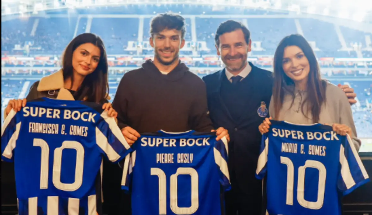 Imagem de contexto do artigo André Villas-Boas com Pierre Gasly no Dragão a ver o FC Porto-Midtjylland