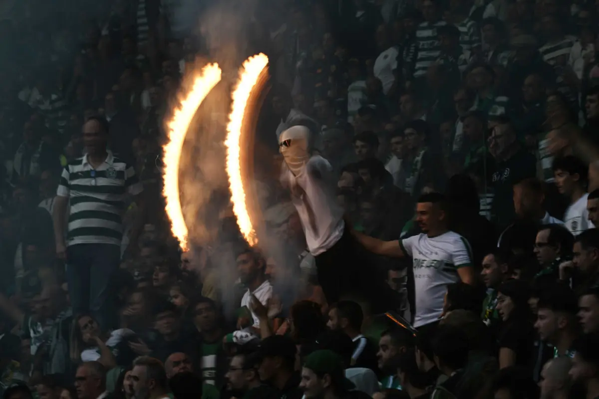 Sporting multado em mais de 11 mil euros no jogo com Portimonense (créditos: Zed Jameson / Global Imagens )