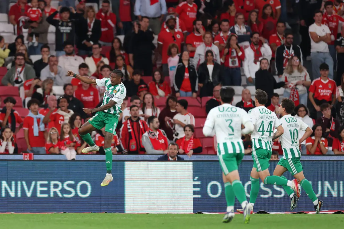 Imagem de contexto do artigo Benfica empata com Rio Ave e fica a quatro pontos do FC Porto
