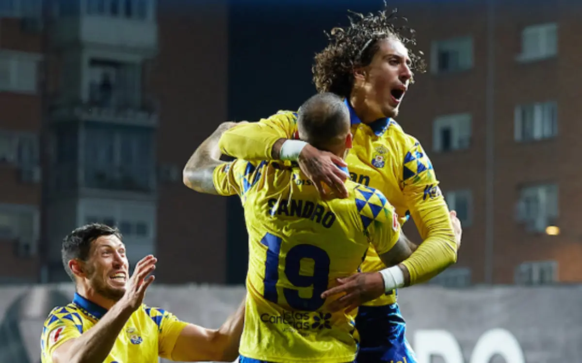 A festa de Fábio Silva (Reprodução: Las Palmas)