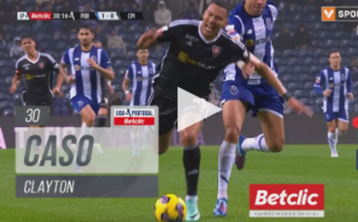 Imagem de contexto do artigo Tribunal O JOGO | Era falta de Pepe sobre Clayton, que seguia isolado para a área?