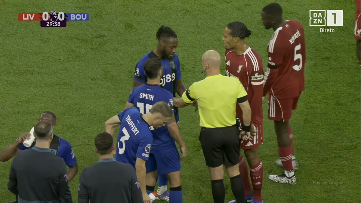 Imagem de contexto do artigo Liverpool-Bournemouth parou por ofensas racistas a Semenyo: adepto já foi identificado