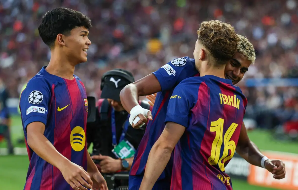 Dro Fernández, à esquerda