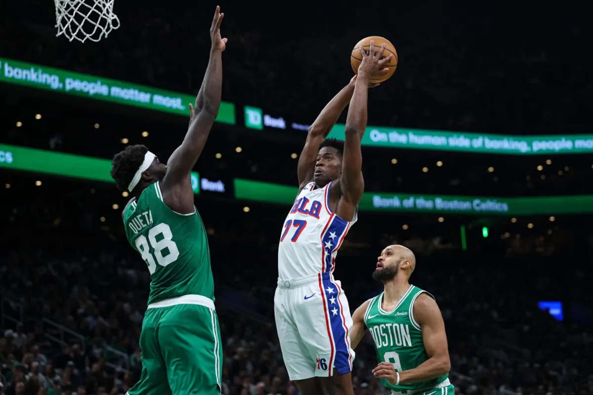 Neemias Queta numa ação defensiva