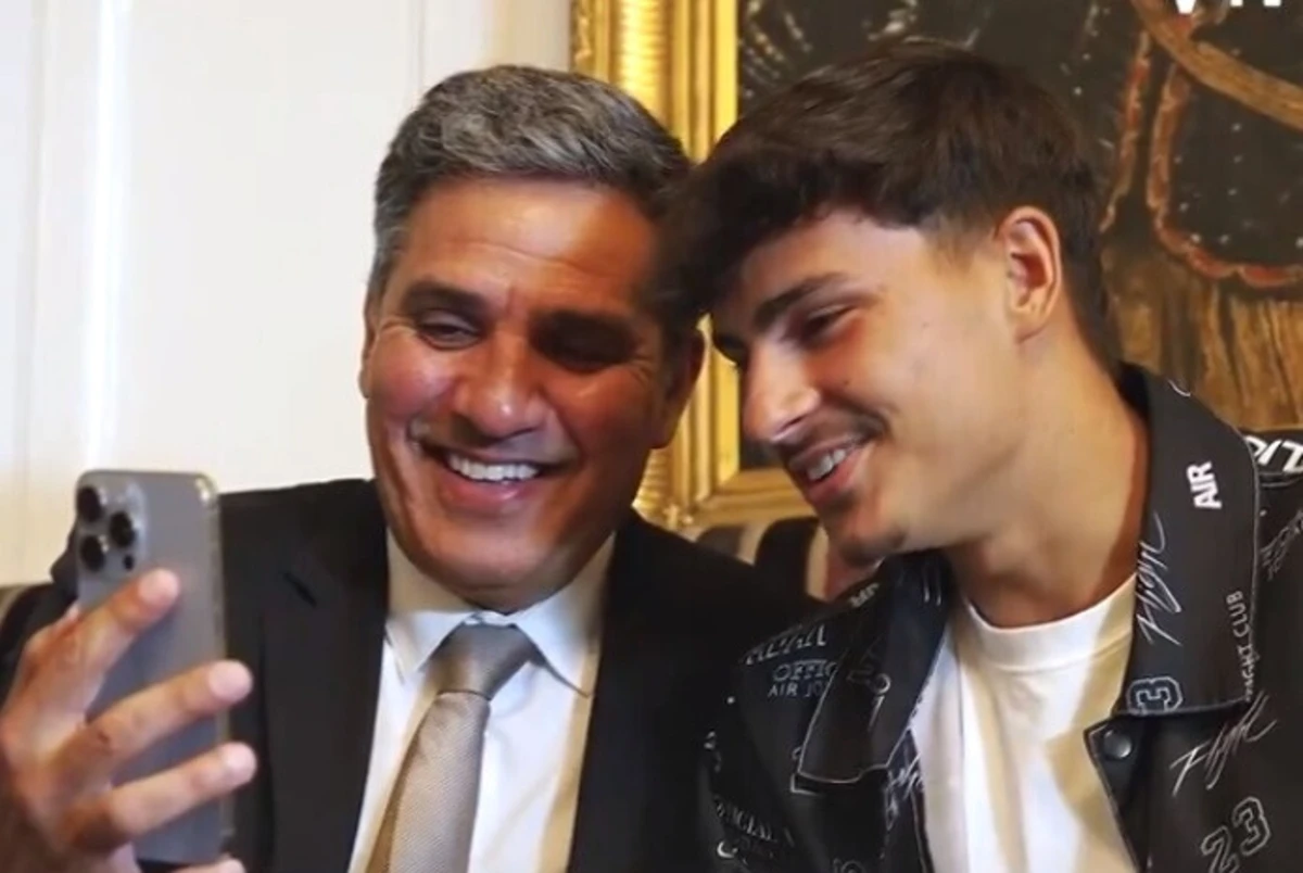 Rodrigo Gomes fala com O'Neil (créditos: Wolverhampton)