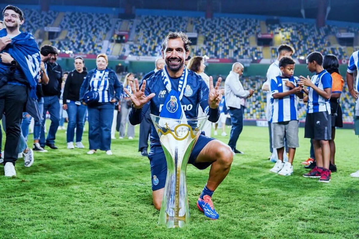 Imagem de contexto do artigo Adjunto de Vítor Bruno despede-se do FC Porto: "Honra e prazer"