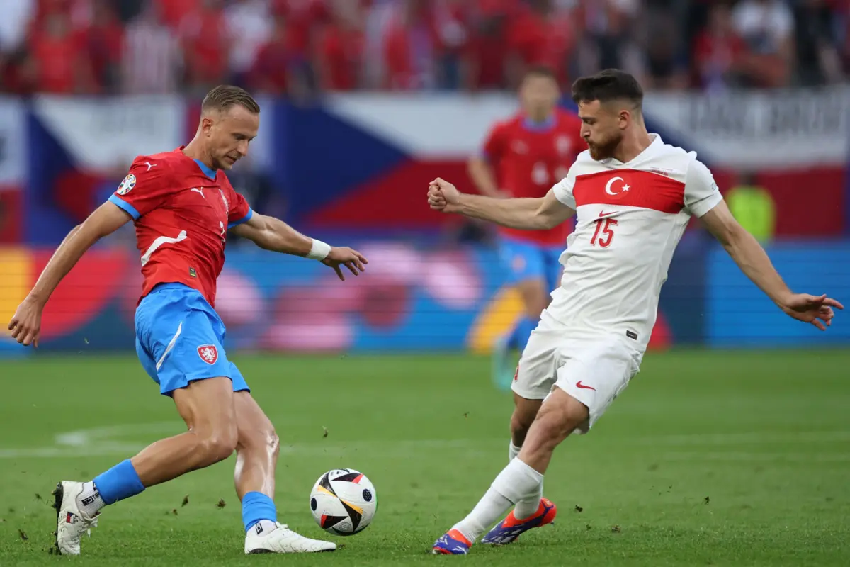 Imagem de contexto do artigo Kokçu assiste e dá a vitória à Turquia, que segue para os oitavos de final