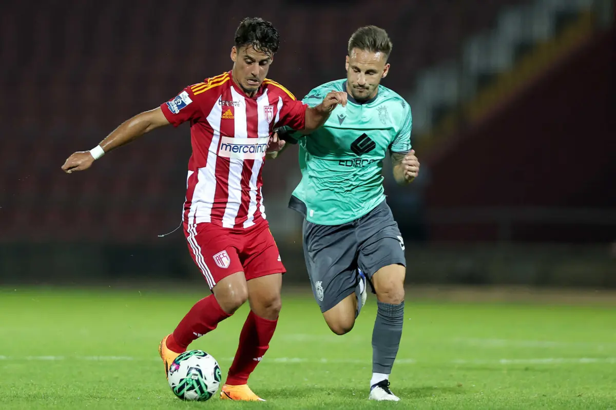 Benny, médio do Aves SAD