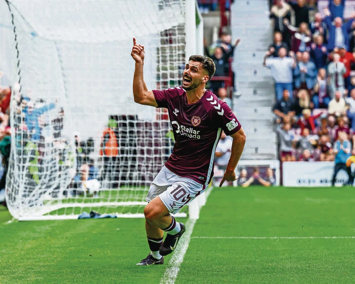 Cláudio Braga vive sensacional início de temporada no Hearts