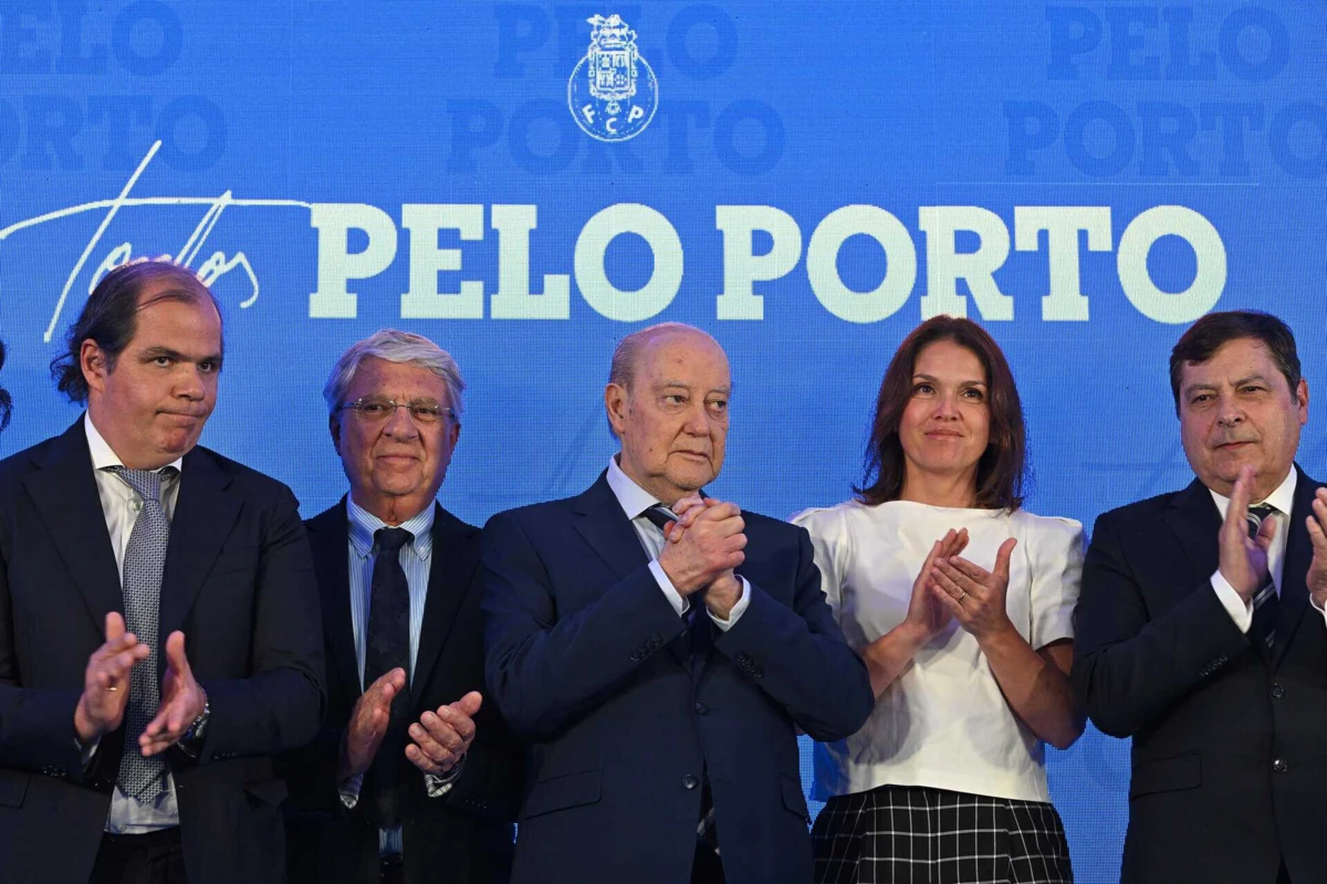 Pinto da Costa ao centro (créditos: Pedro Granadeiro / Global Imagens )