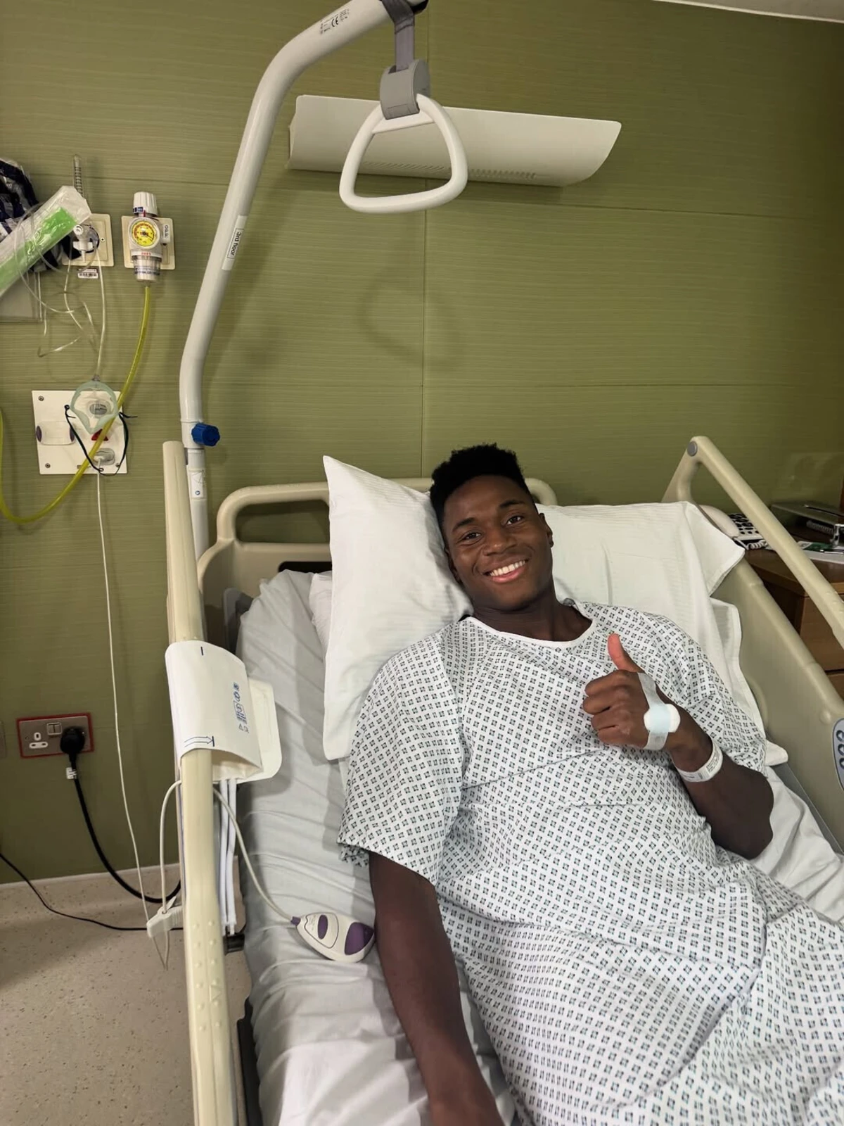 Imagem de contexto do artigo Essugo após ser operado: "É frustrante começar a temporada assim"