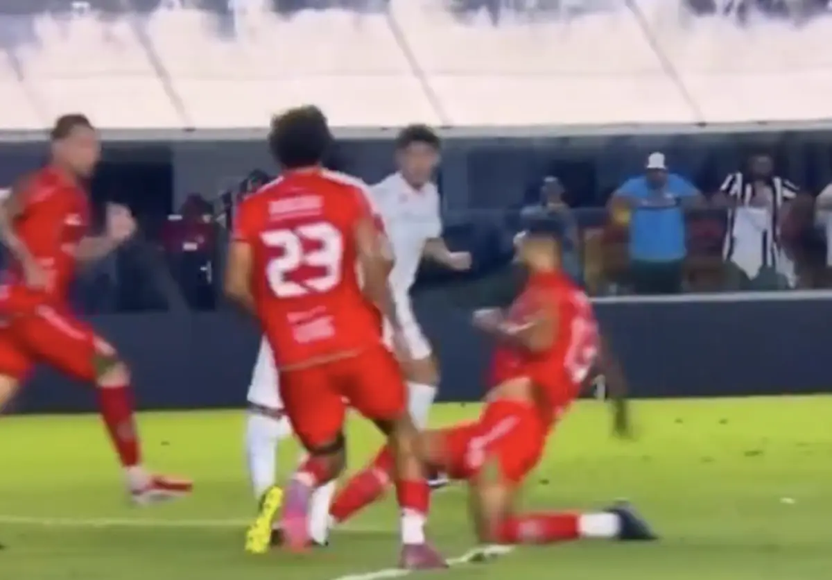 Imagem de contexto do artigo No regresso à competição, Neymar sofreu entrada dura e foi tirar satisfações com o adversário