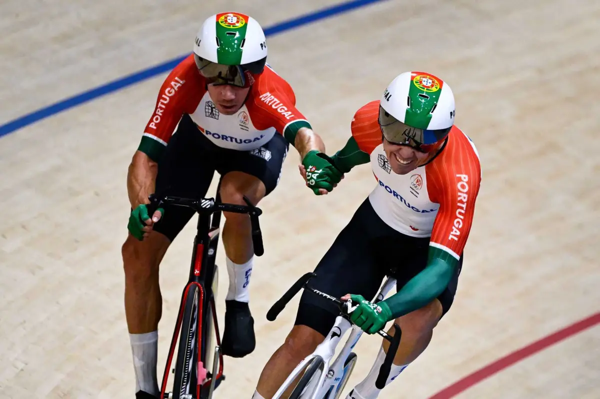 Iúri Leitão e Rui Oliveira conquistaram a primeira medalha de ouro olímpica para Portugal sem ser no atletismo (AFP)