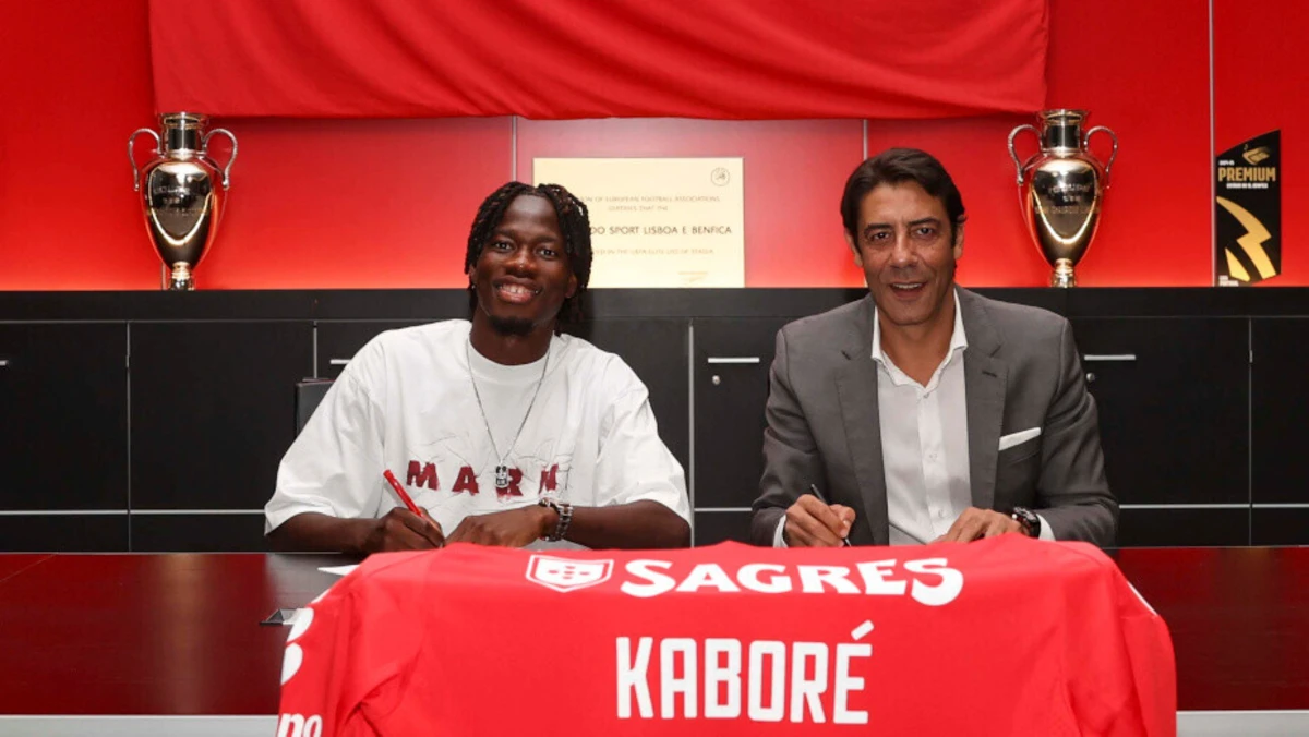 Issa Kaboré com Rui Costa (créditos: SL Benfica)