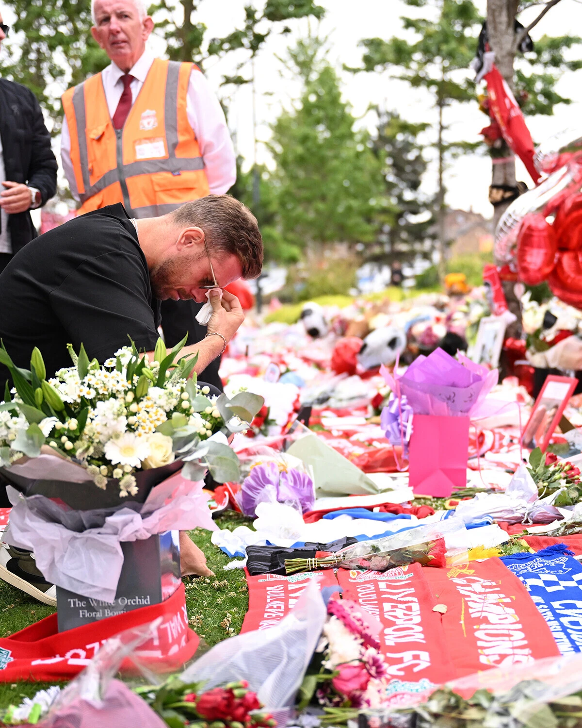Imagem de contexto do artigo Jordan Henderson em lágrimas na visita ao memorial de Diogo Jota em Anfield