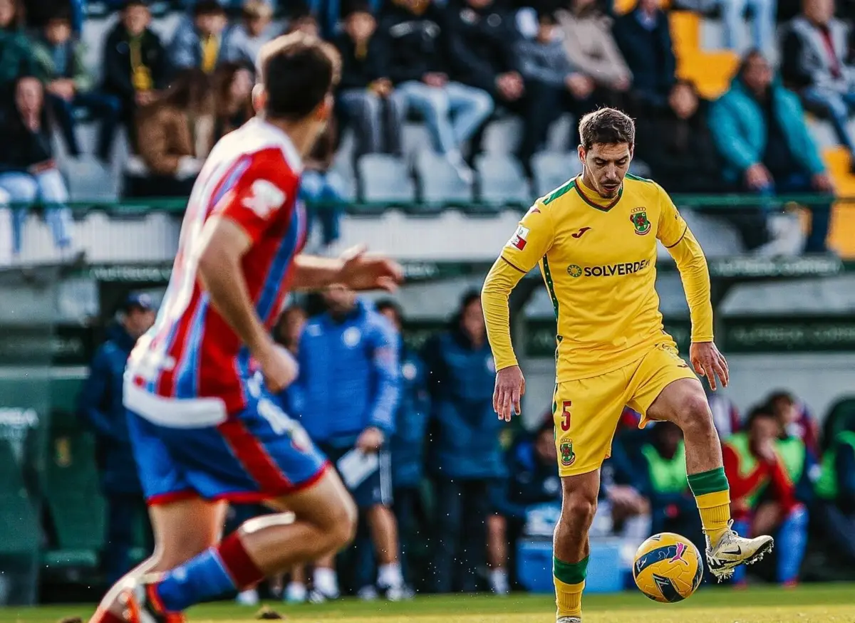Imagem de contexto do artigo Paços de Ferreira e Felgueiras empatam em dérbi com casos de arbitragem
