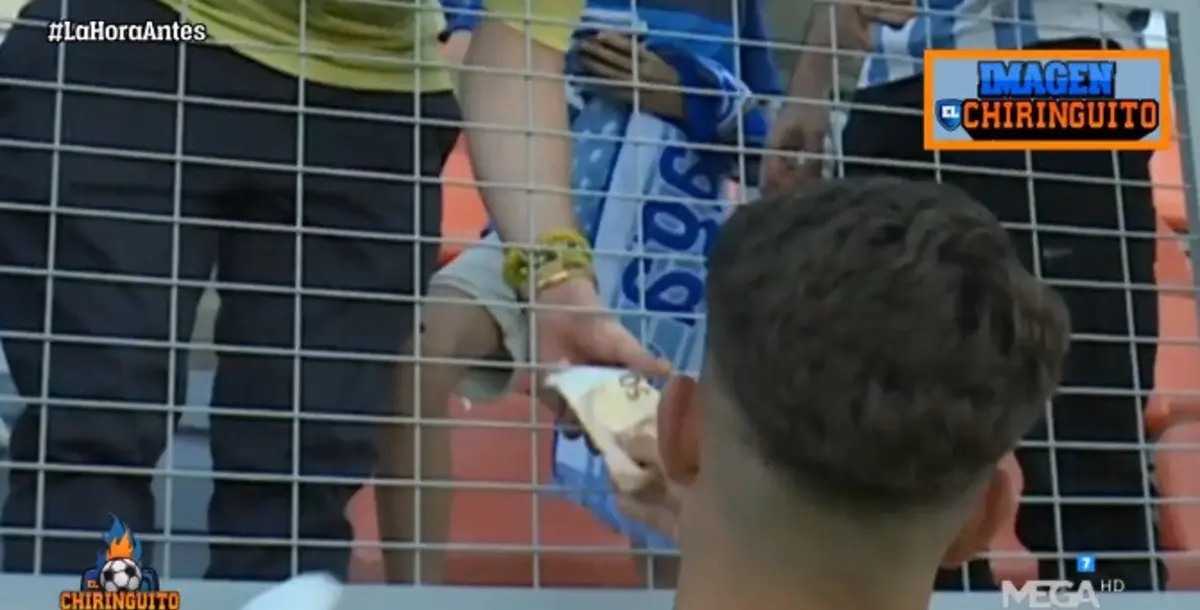 Dani Lorenzo recebe 50 euros pela sua camisola (créditos: X/@elchiringuitotv)