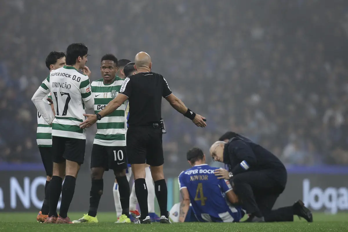 Kiwior saiu lesionado no FC Porto-Sporting