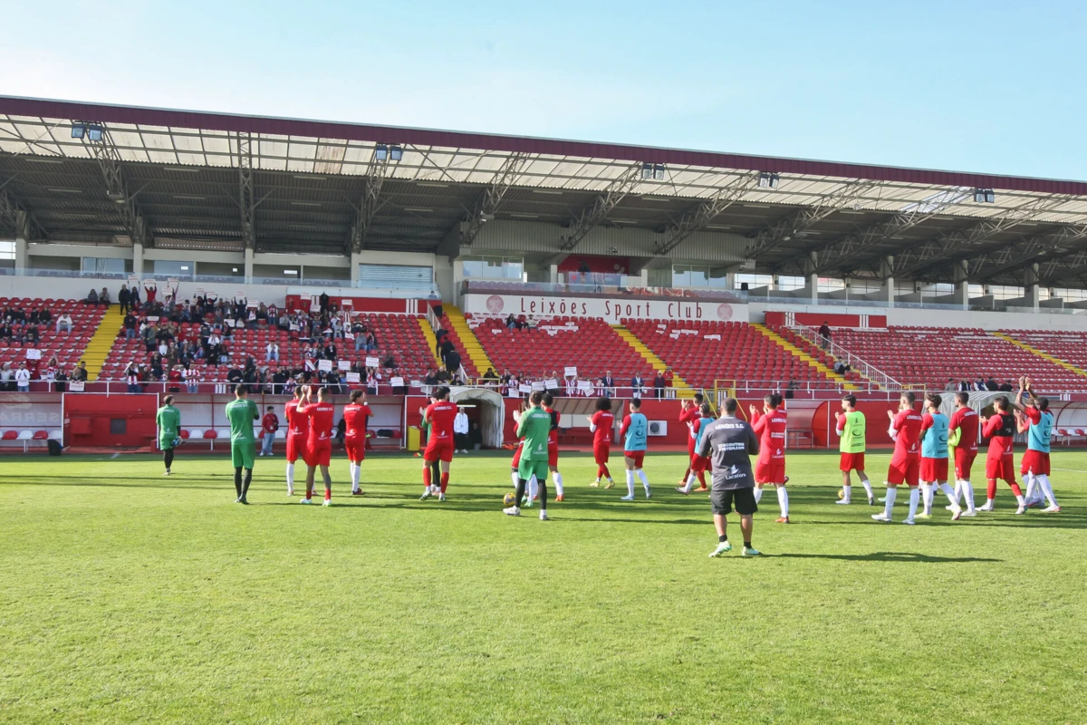 Houve treino em vez de jogo em Matosinhos (Créditos: José Carmo/Global Imagens)