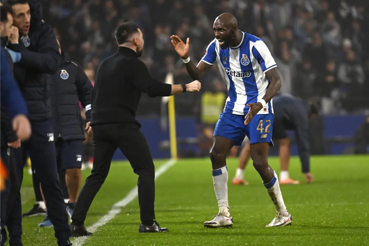 Seko Fofana cumprimentou Farioli após marcar no clássico