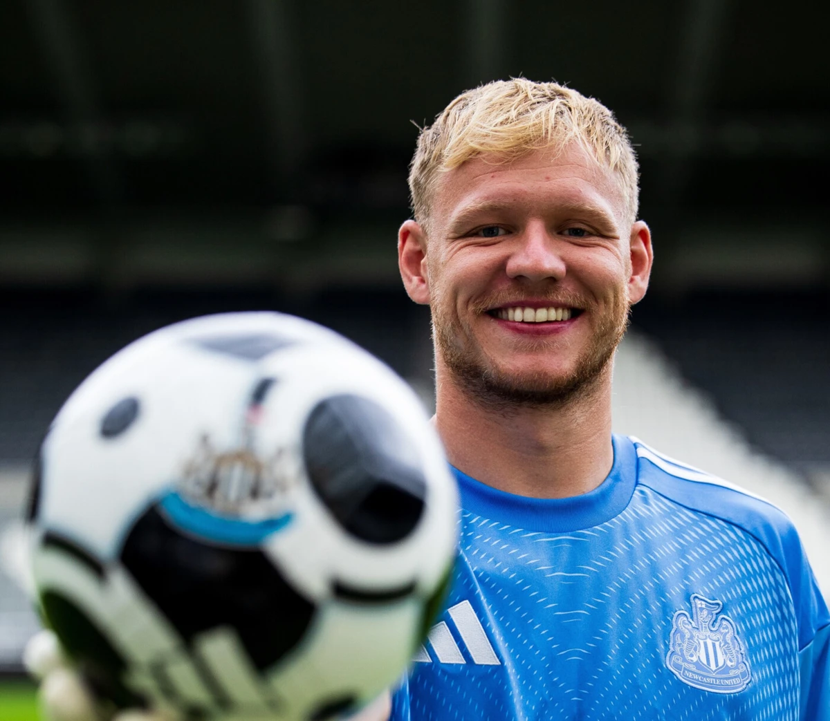 Ramsdale (créditos: Newcastle)