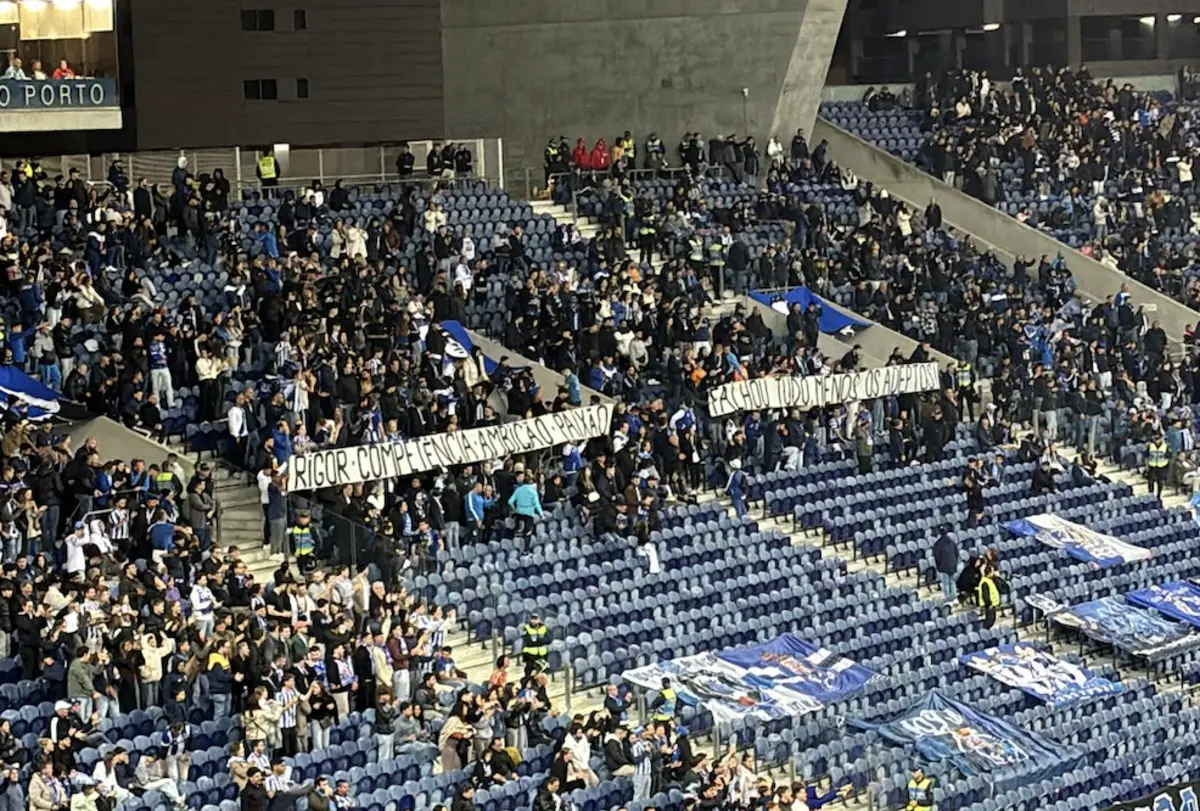 Imagem de contexto do artigo Tarja nos Super Dragões: "Rigor, competência, ambição, paixão: falhou tudo menos os adeptos"