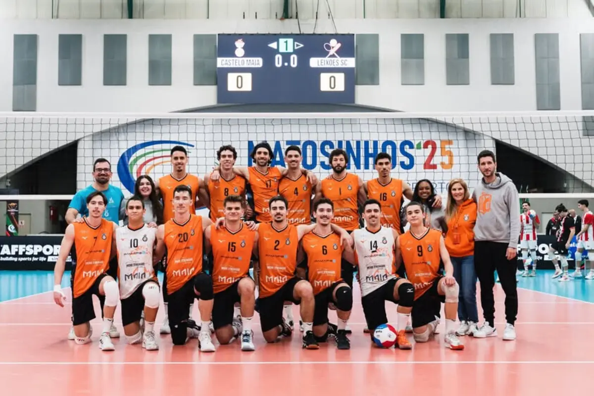 Pedro Geadas, primeiro em cima, a contar da esquerda (créditos: FP Voleibol)