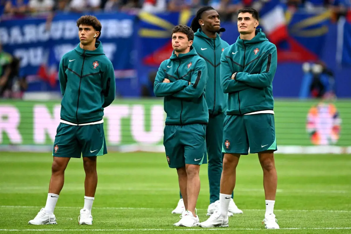 João Neves e António Silva, à direita (créditos: PATRICIA DE MELO MOREIRA / AFP)