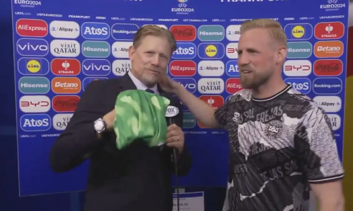 Imagem de contexto do artigo Insólito e emocionante: Peter Schmeichel entrevistou o filho Kasper