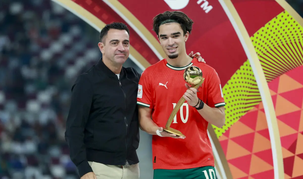 Mateus Mide, ao lado de Xavi Hernández, eleito o melhor do torneio