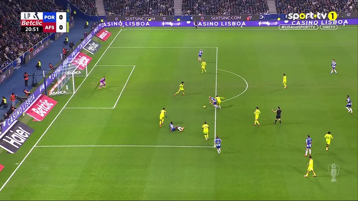 Imagem de contexto do artigo FC Porto-Aves SAD: dragões pediram penálti neste lance. Ora veja