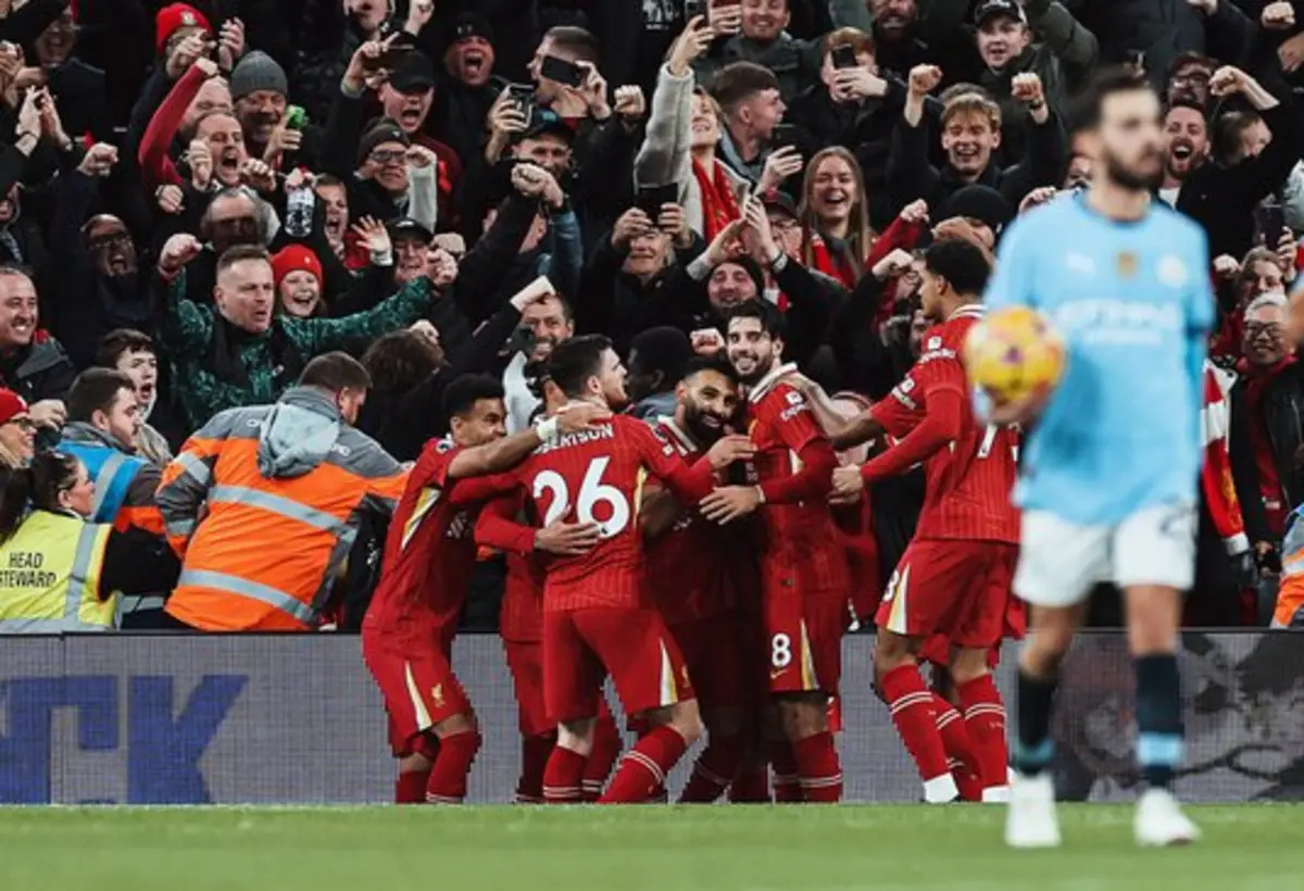 Imagem de contexto do artigo Liverpool vence Manchester City, lidera e deixa citizens a 11 pontos de distância