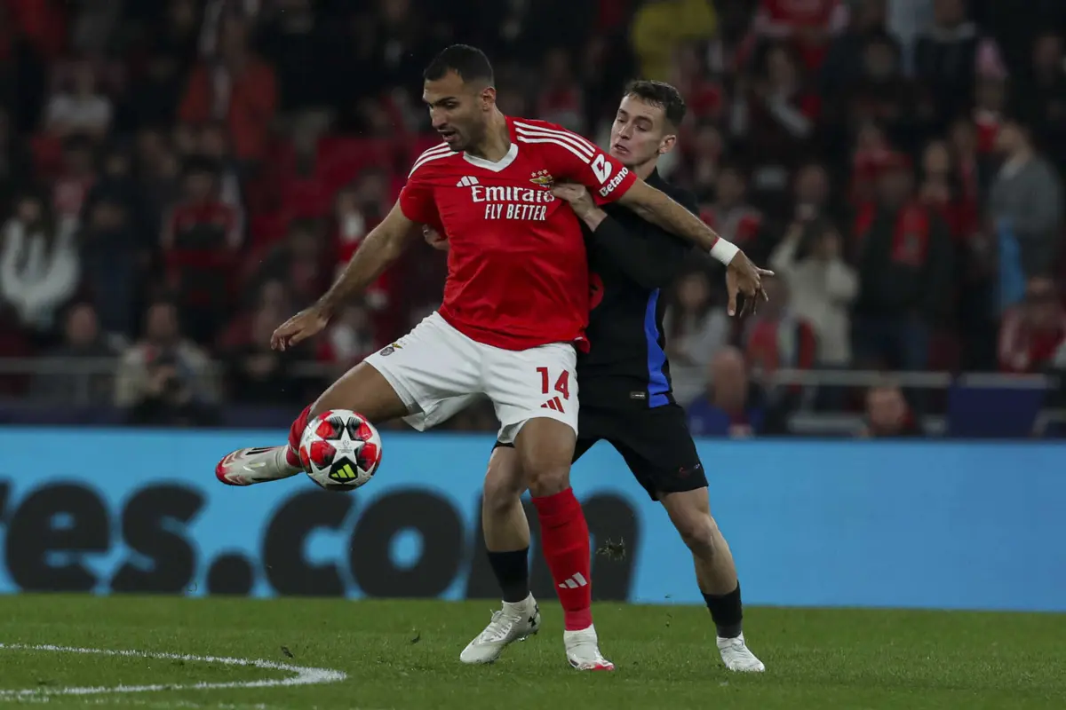 Pavlidis contra o Barcelona, no Estádio da Luz (Créditos: Pedro Rocha)