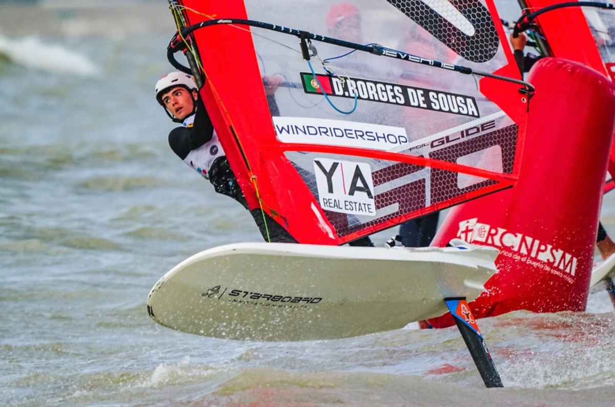 Imagem de contexto do artigo Diogo Borges Sousa foi sétimo no Mundial iQFoil sub-17 em vela