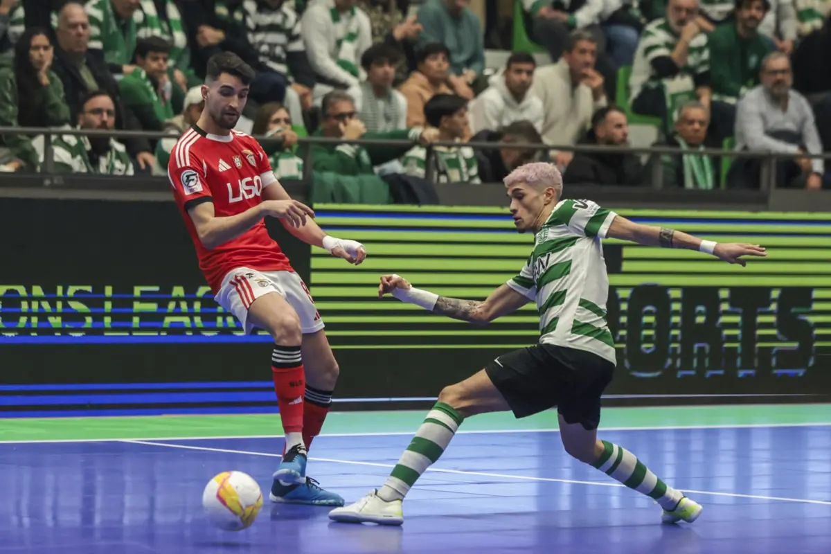 Alex Merlim e Lucio Rocha (Foto: MANUEL DE ALMEIDA/LUSA)