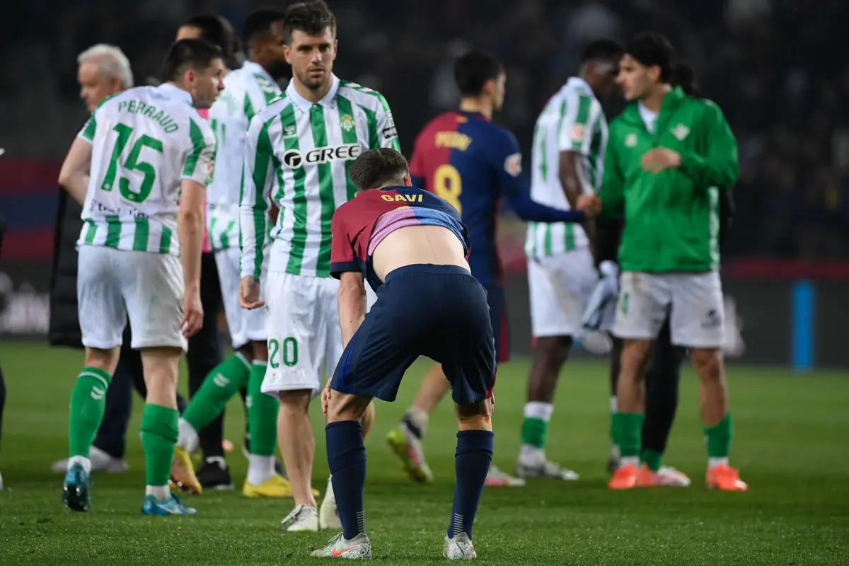 Jogadores de Bétis e Barcelona