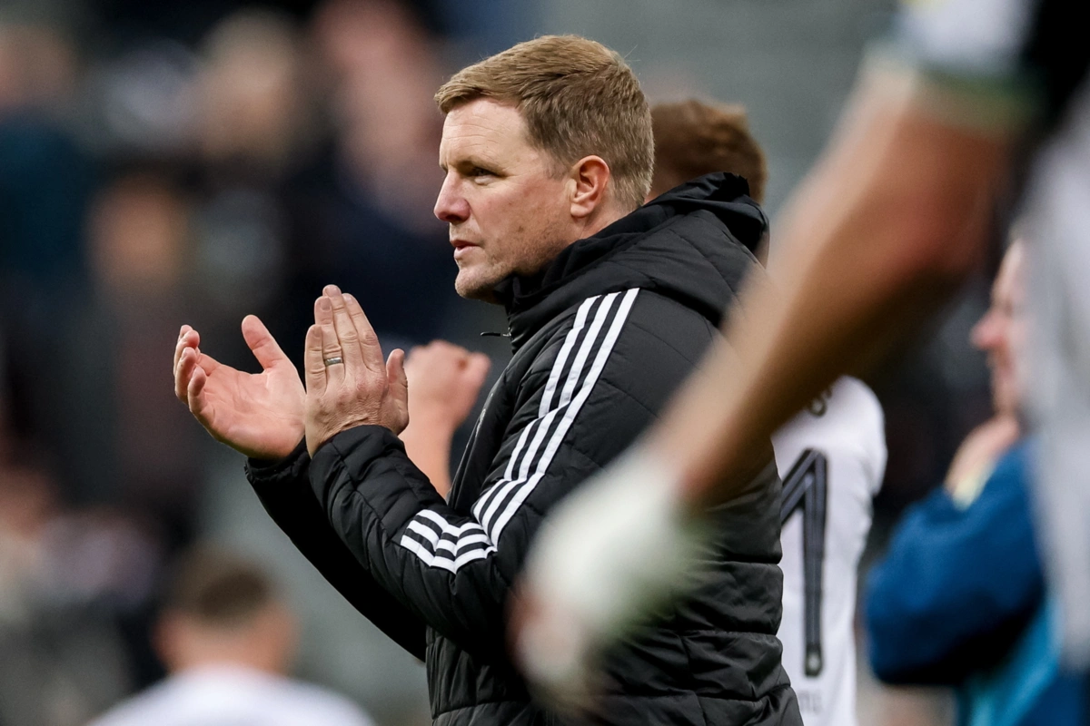 epa12471443 Newcastle's head coach Eddie Howe celebrates after winning the UEFA Champions League league phase match between Newcastle United and SL Benfica, in Newcastle, Britain, 21 October 2025. EPA/ADAM VAUGHAN