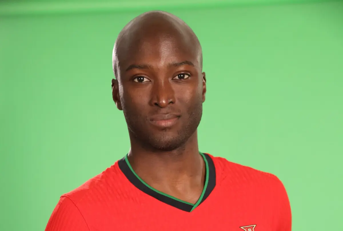 Imagem de contexto do artigo Danilo: "Com Roberto Martínez, tudo é competição"