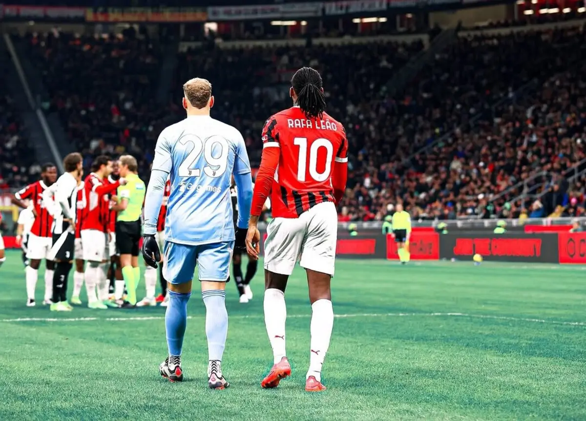 Leão no jogo com a Juventus (créditos: Milan)