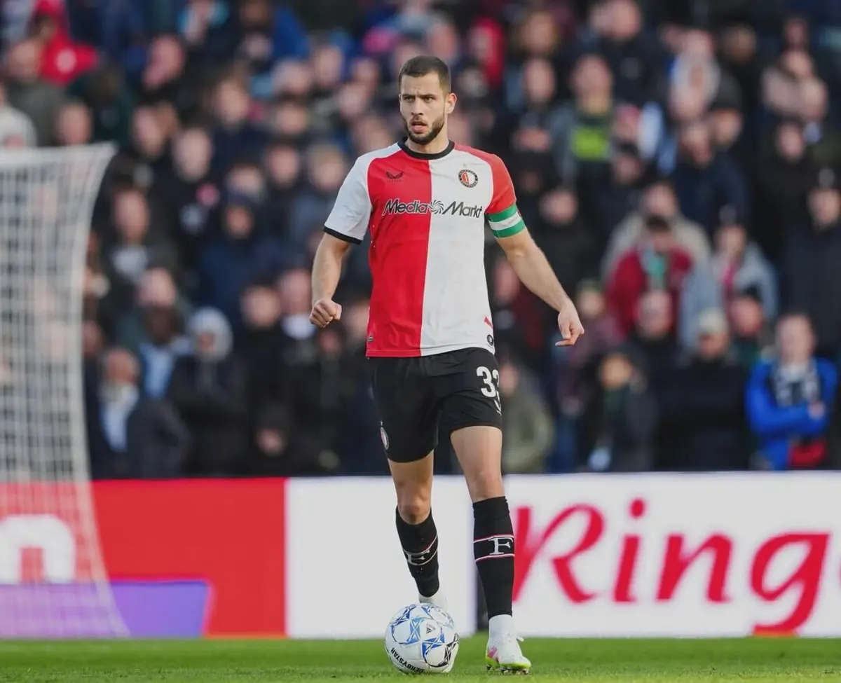 Imagem de contexto do artigo Defesa do Feyenoord apresentou-se para assinar, mas o Al Nassr mandou-o embora: "Escandaloso!"