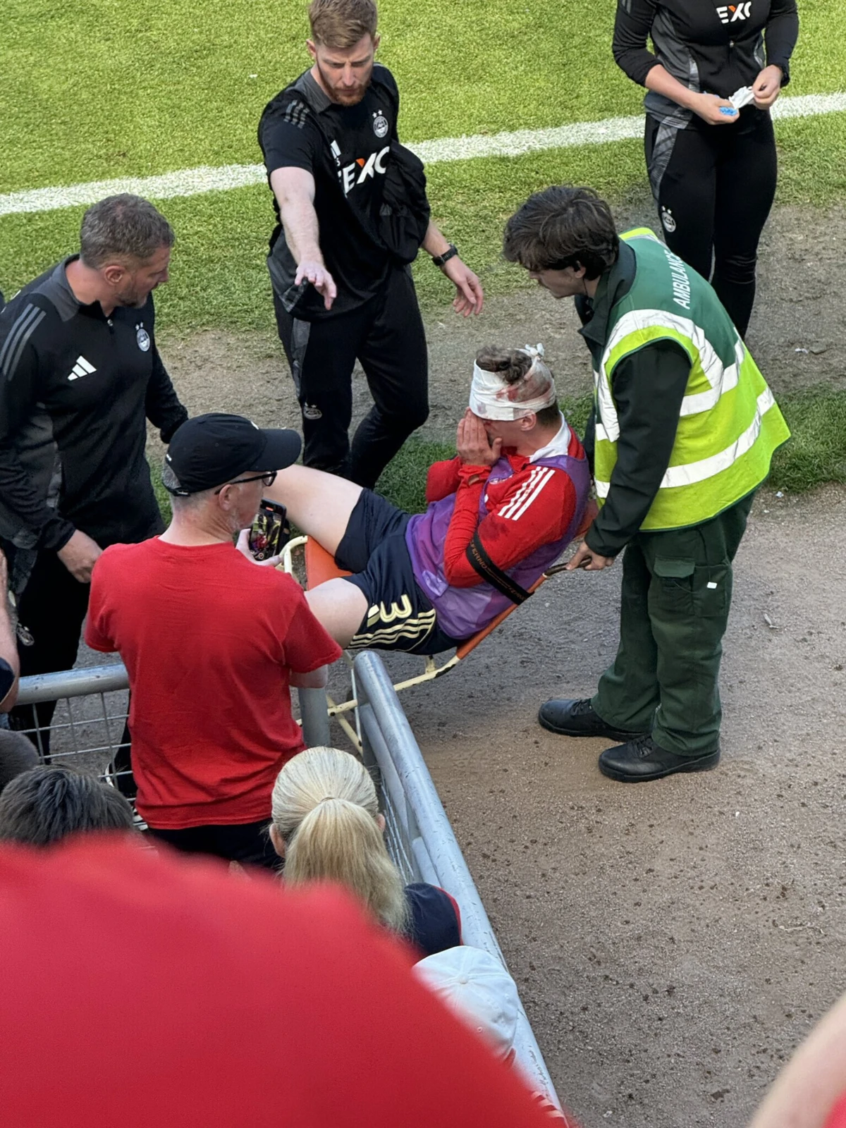 Imagem de contexto do artigo Adepto atirou cadeira e deixou jogador da própria equipa a sangrar