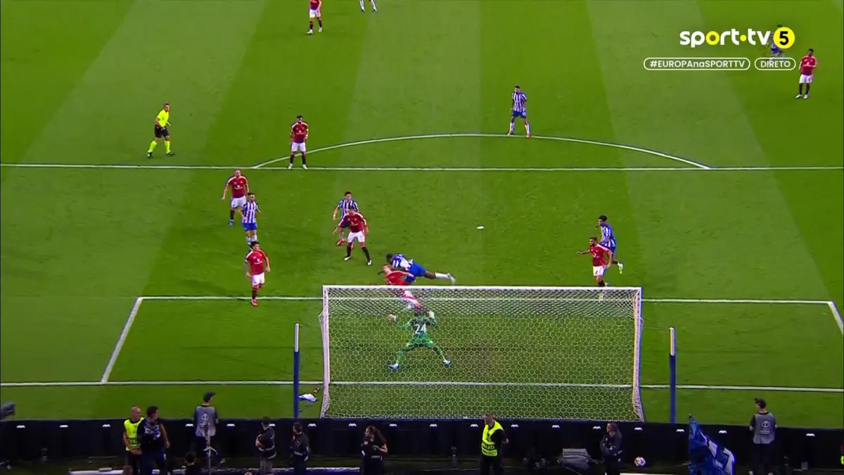 Imagem de contexto do artigo Samu volta a marcar - soma seis golos - e empata o FC Porto-Manchester United. Veja o golo