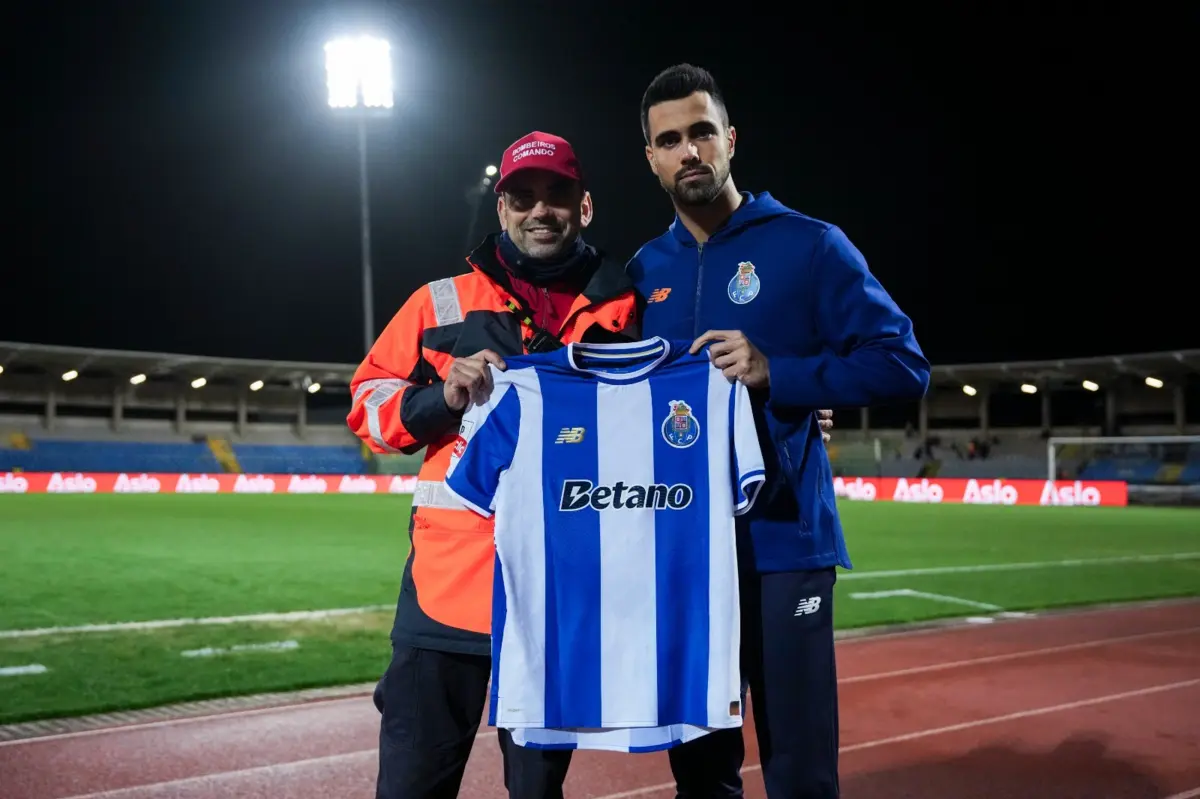 Imagem de contexto do artigo FC Porto ofereceu camisolas aos bombeiros de Rio Maior