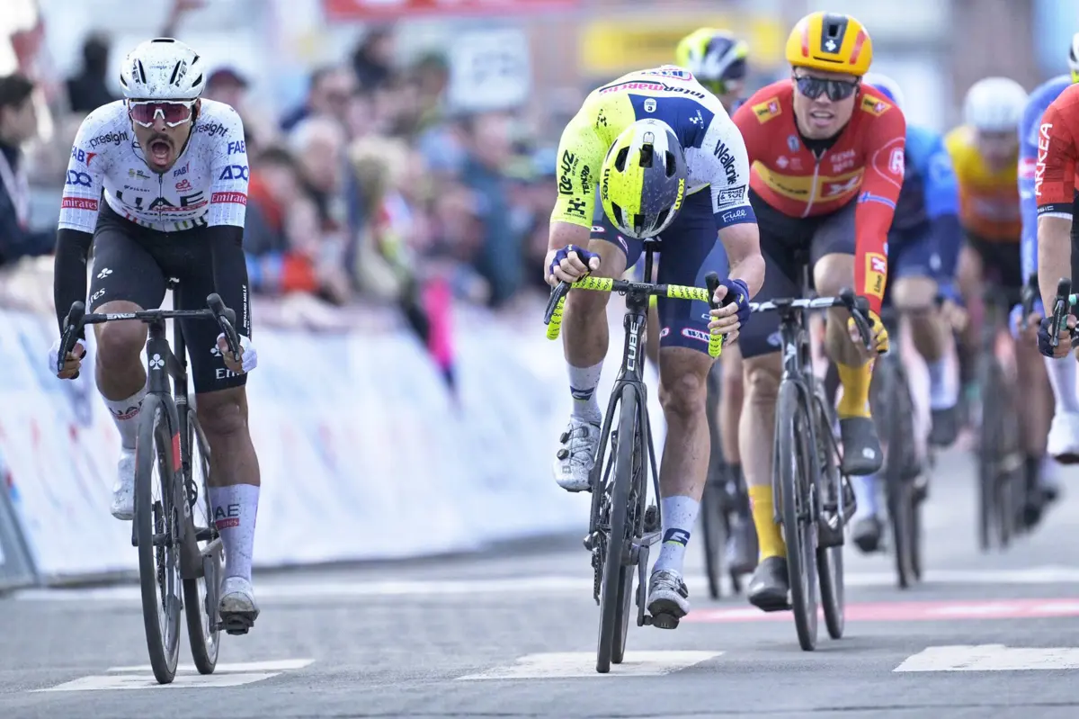 António Morgado e Laurenz Tex (créditos: UAE Team Emirates)