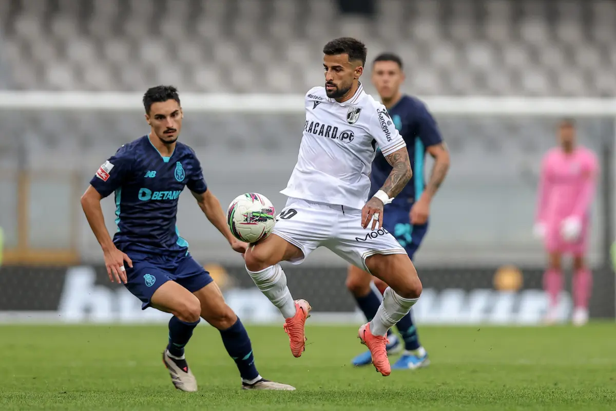 Tiago Silva é visto como uma peça fundamental por Quim Berto, ex-vitoriano (Créditos: Miguel Pereira)